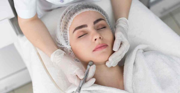 چرا مراکز درمانی باید از نرم‌ افزار کلینیکی استفاده کنند؟